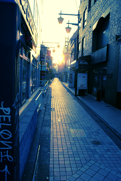 Street and sunrise (2007-04-10)